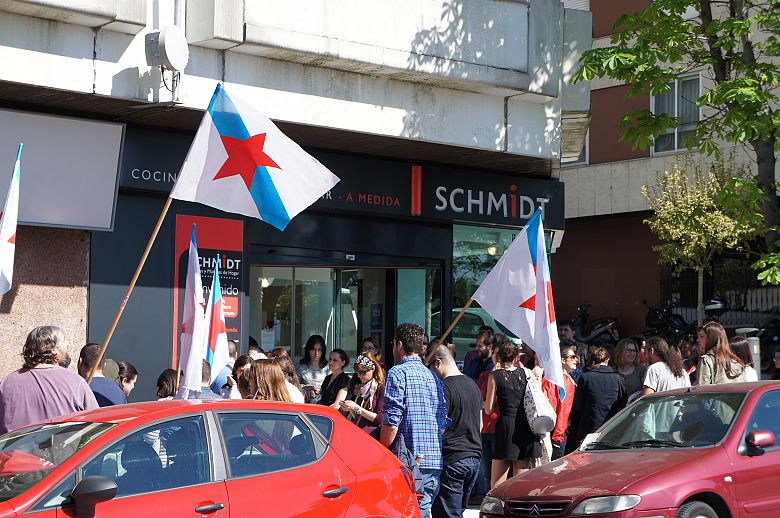 2016 04 26 ParoSituacionLaboralDespidosUnisonoVigo07.JPG